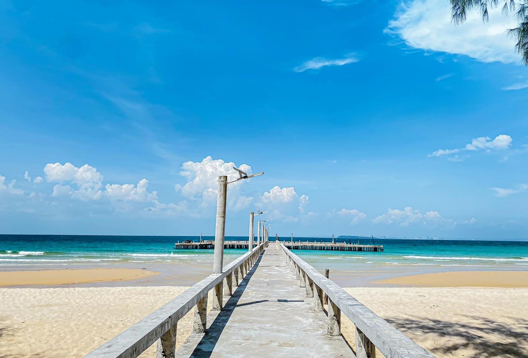 Koh Rong blue color sea
