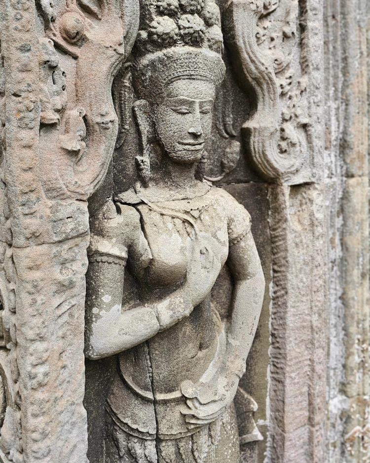ta prohm temple apsara dance